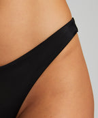 Bikini Slip mit hohem Beinausschnitt Luxe  - Schwarz