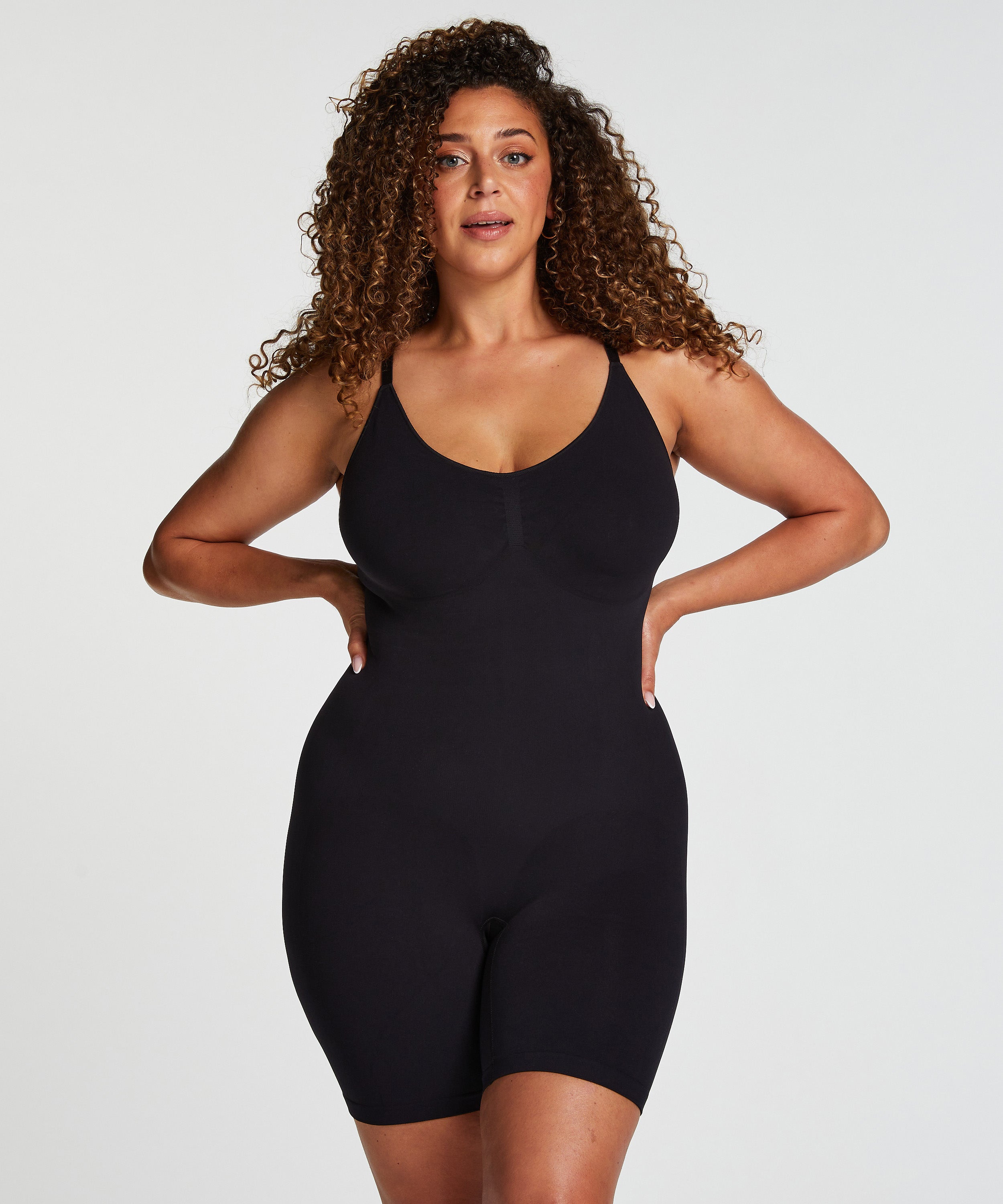 Nahtlos betonender Bodysuit mit hohem Beinausschnitt  - Schwarz