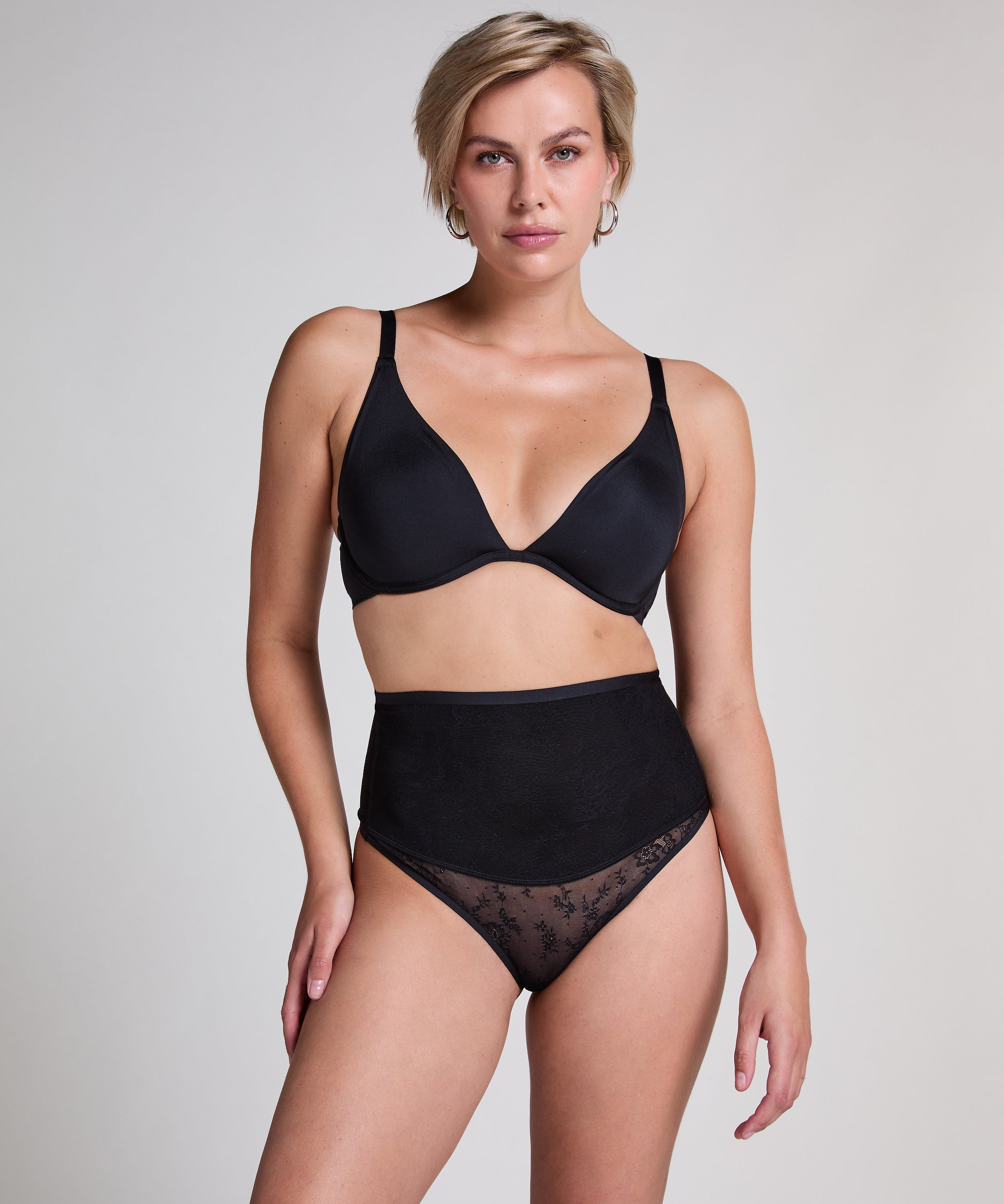 Shaping String mit Spitze  - Schwarz