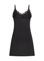 Straffendes Unterkleid mit Spitze  - Schwarz