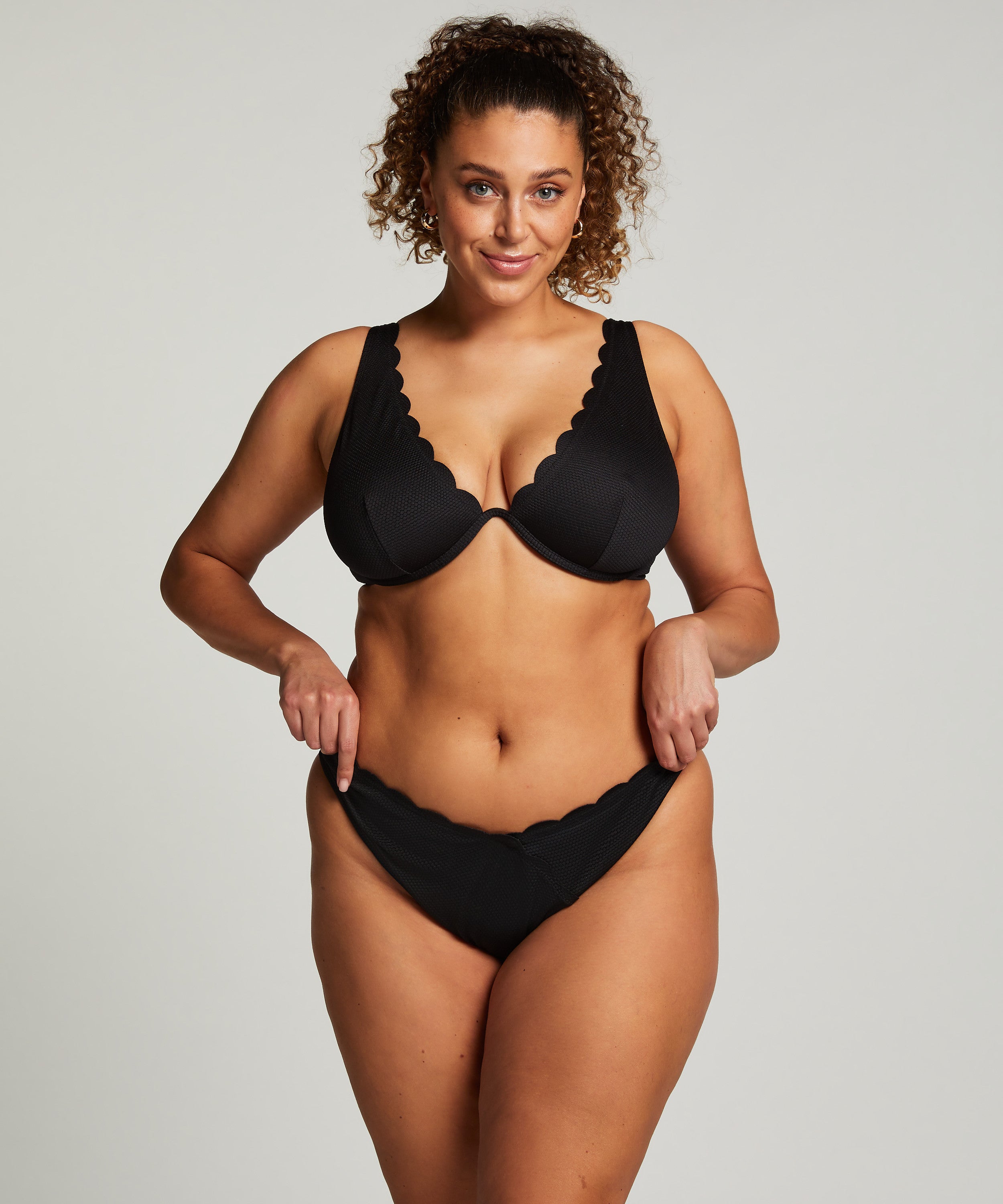 Unwattiertes Bügel-Bikini-Top Scallop  - Schwarz