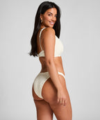 Crochet Bikinihöschen mit hohem Beinausschnitt  - Weiß