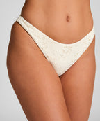 Crochet Bikinihöschen mit hohem Beinausschnitt  - Weiß