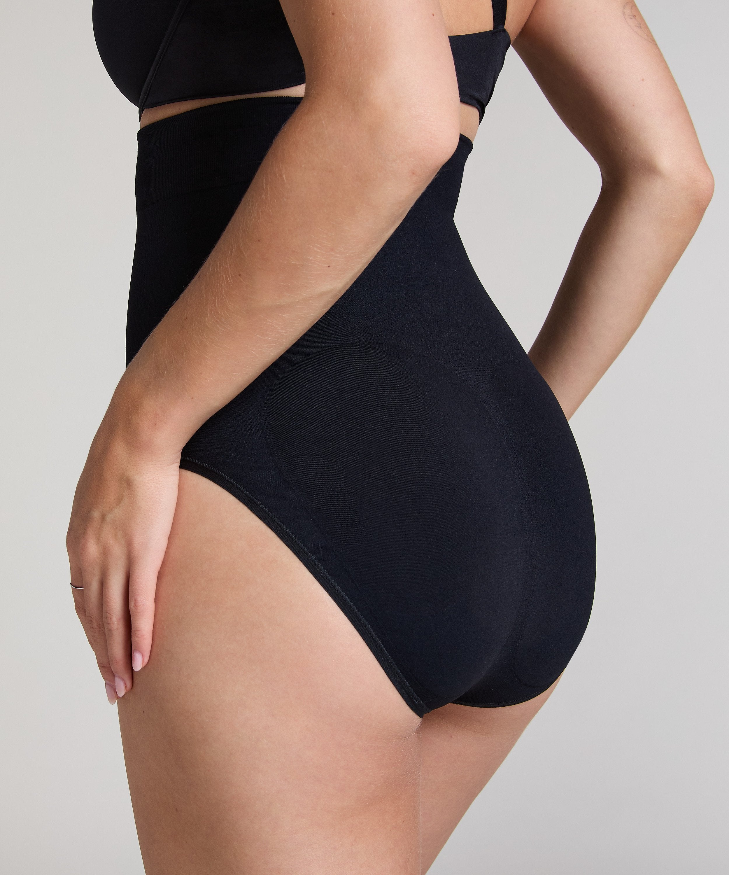 Nahtloser/ hoch taillierter Slip Rio  - Schwarz