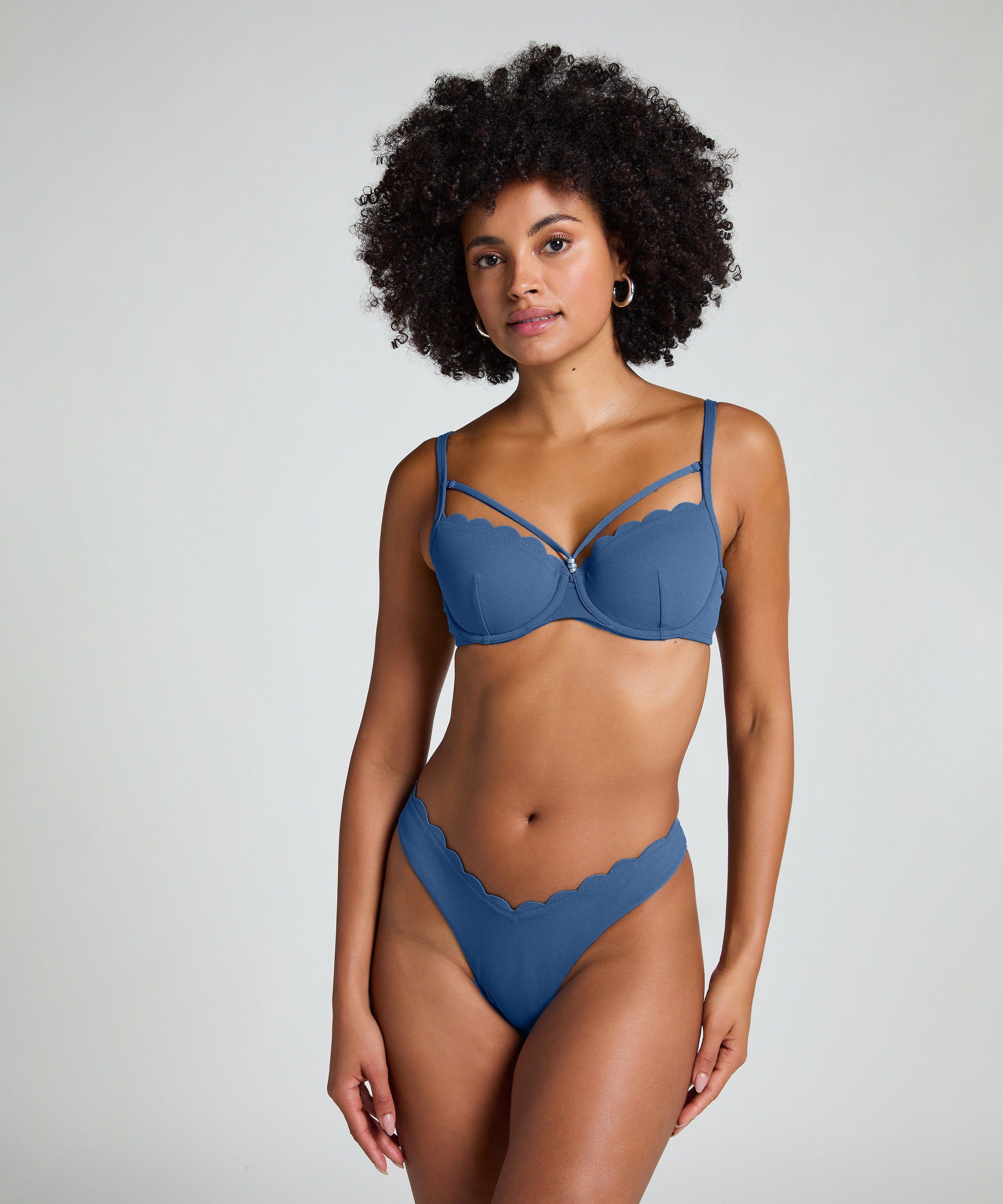 Bikini Slip mit hohem Beinausschnitt Scallop  - Blau