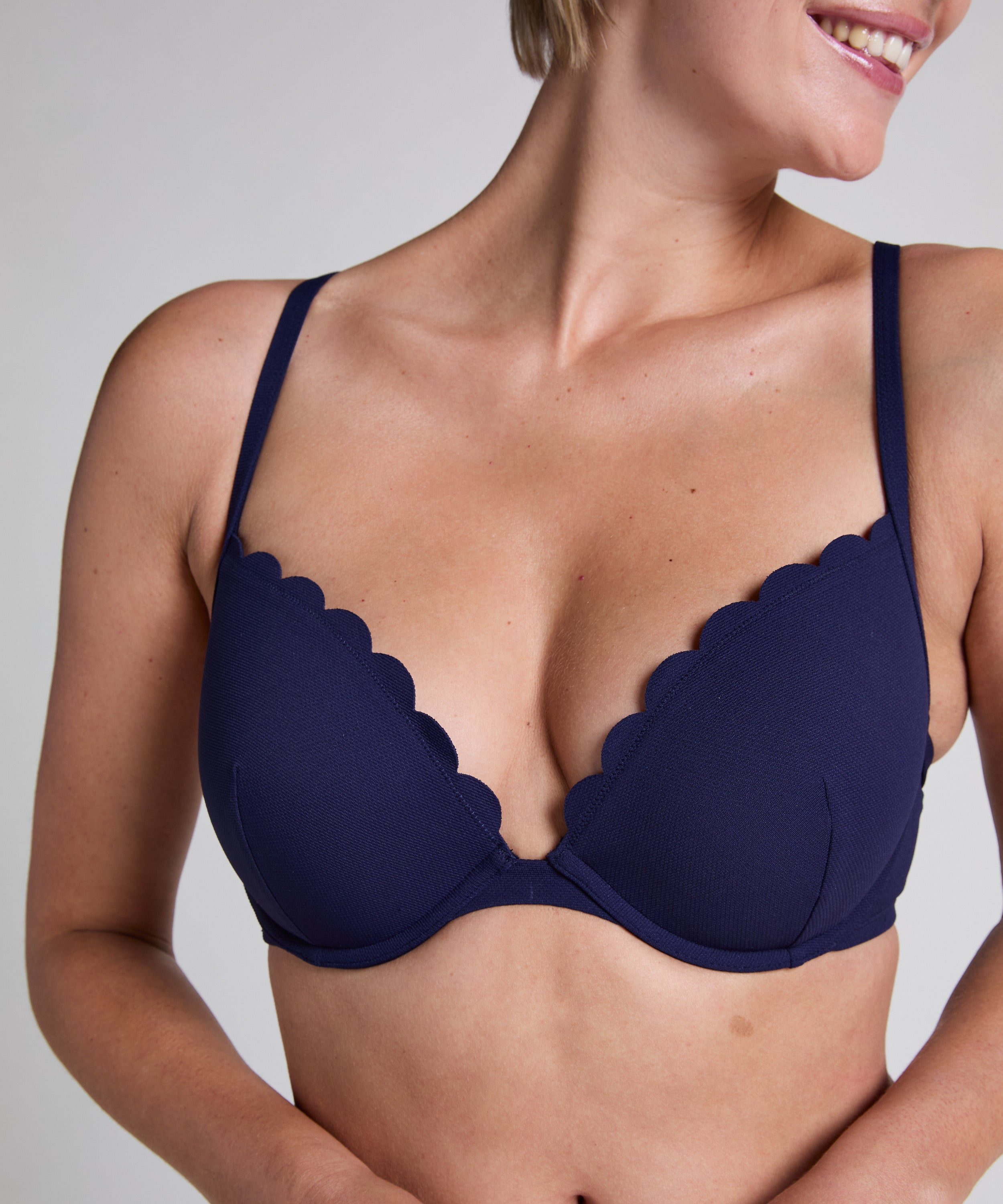 Vorgeformtes Bügel-Bikinitop Scallop  - Blau