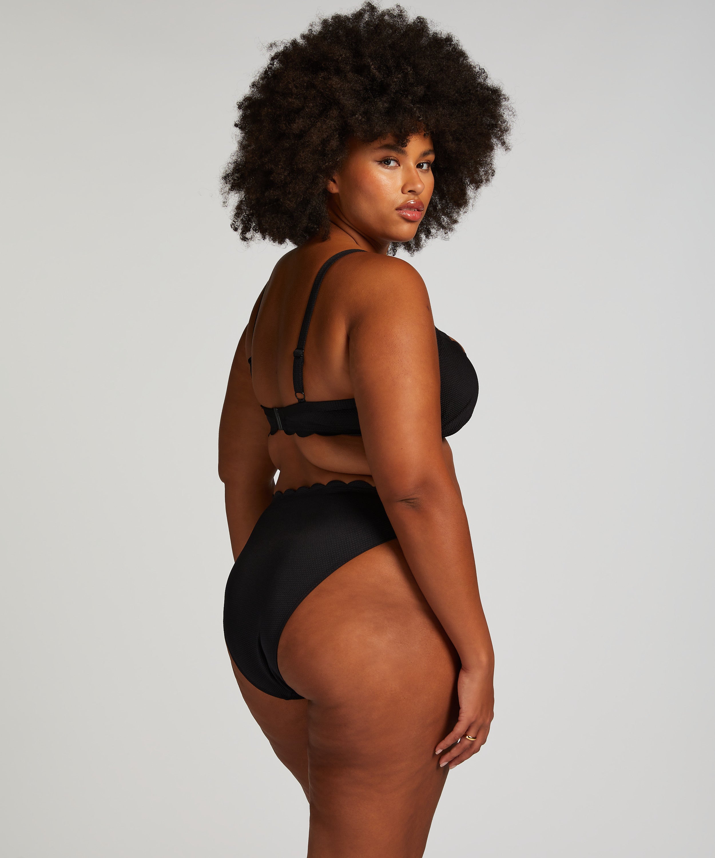 Bikini Slip Rio Scallop  - Schwarz